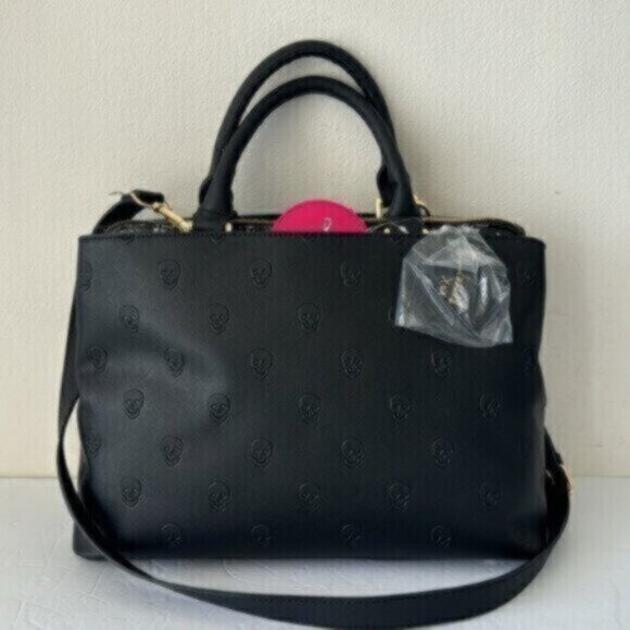 Betsey Johnson Black Embossed Skull Handbag Crossbody W Mirror Charm - Picture 1 of 14